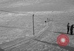 Image skieurs pratique au US Ski Patrol School Berchtesgaden Allemagne, 1957, de la seconde 40 séquences d'archives historiques vidéo 65675043166