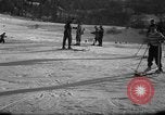 Image skieurs exerçant à l'école de patrouille de ski aux États-Unis Berchtesgaden Allemagne, 1957, de la seconde 22 séquences d'archives historiques vidéo 65675043167