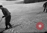Image skieurs exerçant à l'école de patrouille de ski aux États-Unis Berchtesgaden Allemagne, 1957, de la seconde 44 séquences d'archives historiques vidéo 65675043167