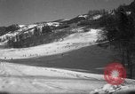 Image skieurs exerçant à l'école de patrouille de ski aux États-Unis Berchtesgaden Allemagne, 1957, de la seconde 61 séquences d'archives historiques vidéo 65675043167