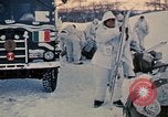 Image troupes ski italiens dans l'exercise de l'OTAN " Arctic Express" Norvège, 1970, de la seconde 20 séquences d'archives historiques vidéo 65675043178
