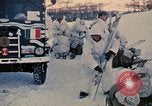 Image troupes ski italiens dans l'exercise de l'OTAN " Arctic Express" Norvège, 1970, de la seconde 26 séquences d'archives historiques vidéo 65675043178
