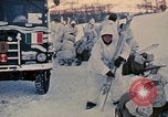 Image troupes ski italiens dans l'exercise de l'OTAN " Arctic Express" Norvège, 1970, de la seconde 27 séquences d'archives historiques vidéo 65675043178