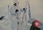 Image troupes ski italiens dans l'exercise de l'OTAN " Arctic Express" Norvège, 1970, de la seconde 41 séquences d'archives historiques vidéo 65675043178