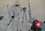 Image troupes ski italiens dans l'exercise de l'OTAN " Arctic Express" Norvège, 1970, de la seconde 42 séquences d'archives historiques vidéo 65675043178
