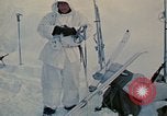 Image troupes ski italiens dans l'exercise de l'OTAN " Arctic Express" Norvège, 1970, de la seconde 48 séquences d'archives historiques vidéo 65675043178