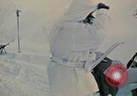 Image troupes ski italiens dans l'exercise de l'OTAN " Arctic Express" Norvège, 1970, de la seconde 52 séquences d'archives historiques vidéo 65675043178