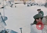 Standbild italienische Soldaten in NATO-Übung "Arctic Express" Norwegen, 1970, aus Sekunde 44 historischem Filmmaterial Videoclip 65675043182
