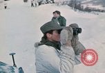 Standbild italienische Soldaten in NATO-Übung "Arctic Express" Norwegen, 1970, aus Sekunde 45 historischem Filmmaterial Videoclip 65675043182