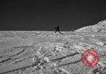 Standbild Ski patrol Personal Garmisch-Partenkirchen Deutschland, 1965, aus Sekunde 13 historischem Filmmaterial Videoclip 65675043206