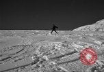 Standbild Ski patrol Personal Garmisch-Partenkirchen Deutschland, 1965, aus Sekunde 14 historischem Filmmaterial Videoclip 65675043206