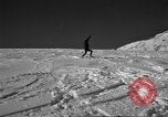 Standbild Ski patrol Personal Garmisch-Partenkirchen Deutschland, 1965, aus Sekunde 15 historischem Filmmaterial Videoclip 65675043206