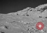 Standbild Ski patrol Personal Garmisch-Partenkirchen Deutschland, 1965, aus Sekunde 23 historischem Filmmaterial Videoclip 65675043206
