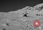Standbild Ski patrol Personal Garmisch-Partenkirchen Deutschland, 1965, aus Sekunde 33 historischem Filmmaterial Videoclip 65675043206