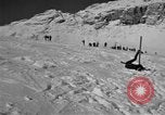 Standbild Ski patrol Personal Garmisch-Partenkirchen Deutschland, 1965, aus Sekunde 36 historischem Filmmaterial Videoclip 65675043206