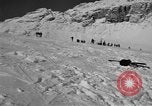 Standbild Ski patrol Personal Garmisch-Partenkirchen Deutschland, 1965, aus Sekunde 41 historischem Filmmaterial Videoclip 65675043206