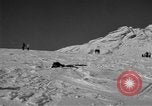 Standbild Ski patrol Personal Garmisch-Partenkirchen Deutschland, 1965, aus Sekunde 42 historischem Filmmaterial Videoclip 65675043206
