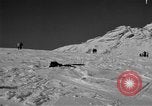Standbild Ski patrol Personal Garmisch-Partenkirchen Deutschland, 1965, aus Sekunde 43 historischem Filmmaterial Videoclip 65675043206