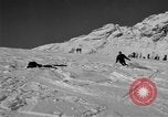 Standbild Ski patrol Personal Garmisch-Partenkirchen Deutschland, 1965, aus Sekunde 50 historischem Filmmaterial Videoclip 65675043206