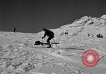 Standbild Ski patrol Personal Garmisch-Partenkirchen Deutschland, 1965, aus Sekunde 53 historischem Filmmaterial Videoclip 65675043206