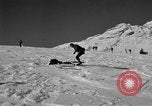 Standbild Ski patrol Personal Garmisch-Partenkirchen Deutschland, 1965, aus Sekunde 58 historischem Filmmaterial Videoclip 65675043206