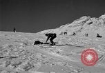 Standbild Ski patrol Personal Garmisch-Partenkirchen Deutschland, 1965, aus Sekunde 59 historischem Filmmaterial Videoclip 65675043206