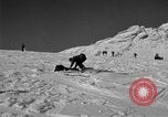 Standbild Ski patrol Personal Garmisch-Partenkirchen Deutschland, 1965, aus Sekunde 60 historischem Filmmaterial Videoclip 65675043206