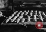 Image Bakery Berlin Allemagne, 1948, de la seconde 9 séquences d'archives historiques vidéo 65675043213