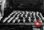 Image Bakery Berlin Allemagne, 1948, de la seconde 13 séquences d'archives historiques vidéo 65675043213