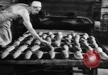Image Bakery Berlin Allemagne, 1948, de la seconde 16 séquences d'archives historiques vidéo 65675043213