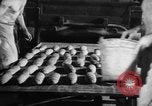 Image Bakery Berlin Allemagne, 1948, de la seconde 17 séquences d'archives historiques vidéo 65675043213