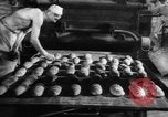 Image Bakery Berlin Allemagne, 1948, de la seconde 26 séquences d'archives historiques vidéo 65675043213