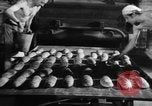 Image Bakery Berlin Allemagne, 1948, de la seconde 27 séquences d'archives historiques vidéo 65675043213