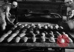 Image Bakery Berlin Allemagne, 1948, de la seconde 29 séquences d'archives historiques vidéo 65675043213