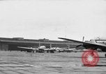 Standbild C-54 Skymaster Berlin Deutschland, 1948, aus Sekunde 4 historischem Filmmaterial Videoclip 65675043214