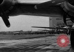Standbild C-54 Skymaster Berlin Deutschland, 1948, aus Sekunde 16 historischem Filmmaterial Videoclip 65675043214