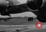 Standbild C-54 Skymaster Berlin Deutschland, 1948, aus Sekunde 20 historischem Filmmaterial Videoclip 65675043214