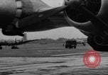 Standbild C-54 Skymaster Berlin Deutschland, 1948, aus Sekunde 21 historischem Filmmaterial Videoclip 65675043214