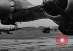 Standbild C-54 Skymaster Berlin Deutschland, 1948, aus Sekunde 22 historischem Filmmaterial Videoclip 65675043214