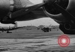 Standbild C-54 Skymaster Berlin Deutschland, 1948, aus Sekunde 28 historischem Filmmaterial Videoclip 65675043214