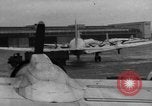 Standbild C-54 Skymaster Berlin Deutschland, 1948, aus Sekunde 29 historischem Filmmaterial Videoclip 65675043214
