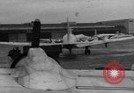 Standbild C-54 Skymaster Berlin Deutschland, 1948, aus Sekunde 30 historischem Filmmaterial Videoclip 65675043214
