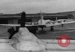 Standbild C-54 Skymaster Berlin Deutschland, 1948, aus Sekunde 33 historischem Filmmaterial Videoclip 65675043214