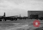Standbild C-54 Skymaster Berlin Deutschland, 1948, aus Sekunde 38 historischem Filmmaterial Videoclip 65675043214