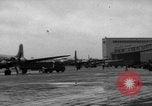 Standbild C-54 Skymaster Berlin Deutschland, 1948, aus Sekunde 41 historischem Filmmaterial Videoclip 65675043214