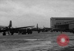 Standbild C-54 Skymaster Berlin Deutschland, 1948, aus Sekunde 42 historischem Filmmaterial Videoclip 65675043214