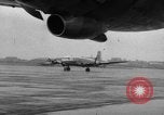 Standbild C-54 Skymaster Berlin Deutschland, 1948, aus Sekunde 53 historischem Filmmaterial Videoclip 65675043214