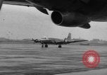 Standbild C-54 Skymaster Berlin Deutschland, 1948, aus Sekunde 55 historischem Filmmaterial Videoclip 65675043214