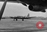 Standbild C-54 Skymaster Berlin Deutschland, 1948, aus Sekunde 57 historischem Filmmaterial Videoclip 65675043214