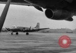 Standbild C-54 Skymaster Berlin Deutschland, 1948, aus Sekunde 58 historischem Filmmaterial Videoclip 65675043214